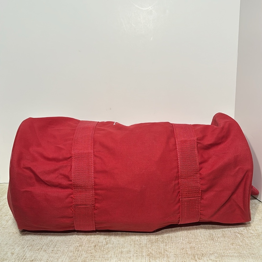 Vintage Small Marlboro Duffel Bag - (1980's/1990's)(free Marlboro cookbook) - Picture 8 of 16